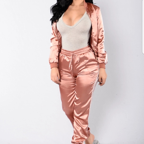 Two piece matching set - Picture 1 of 3